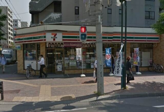 コンビニ　セブンイレブン札幌北2条東1丁目店（コンビニ）まで133m