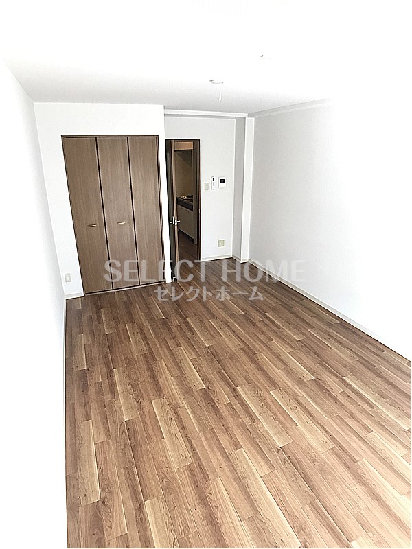 その他部屋・スペース　落ち着いた色調の寝室です