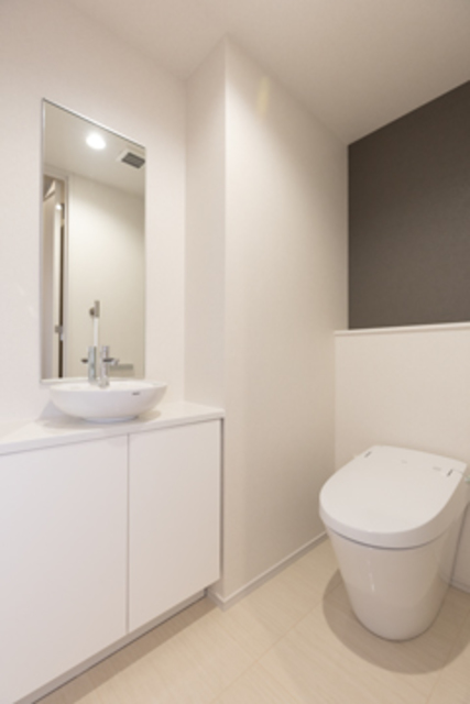 トイレ　※写真は同タイプ住戸です。