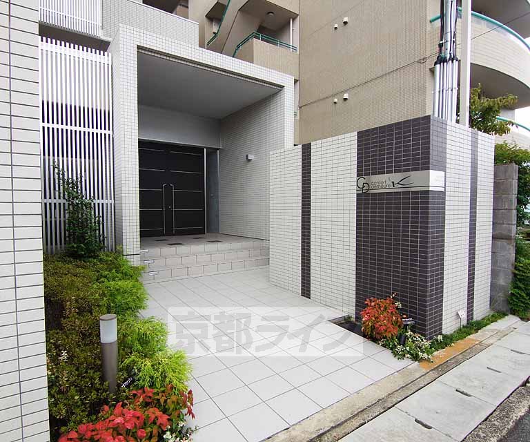 エントランス　建物入り口です。