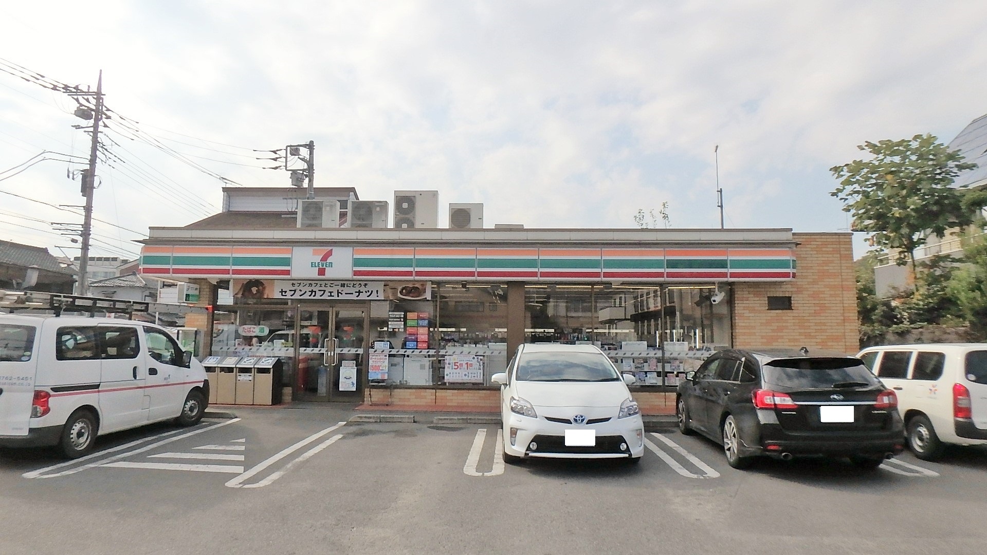 コンビニ　セブンイレブン太田市東本町店（コンビニ）まで301m