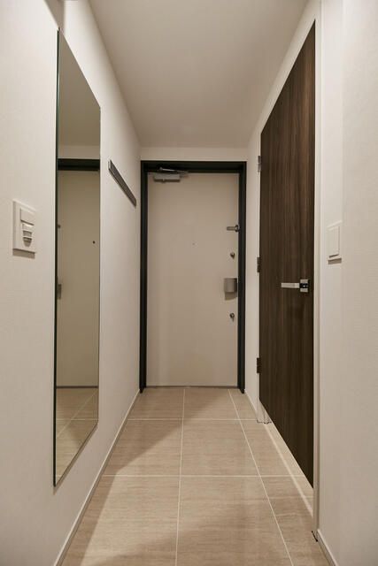 玄関　写真は同タイプ住居です。