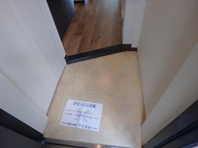 玄関　弊社は全物件が仲介手数料半月分+税でご紹介可能です。