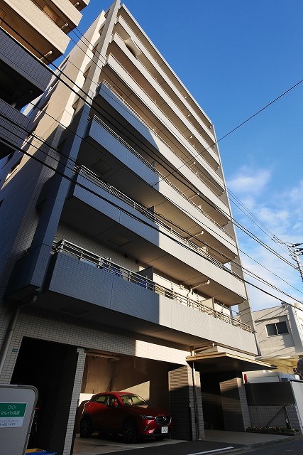 建物外観　８階建ての鉄筋コンクリート造です！