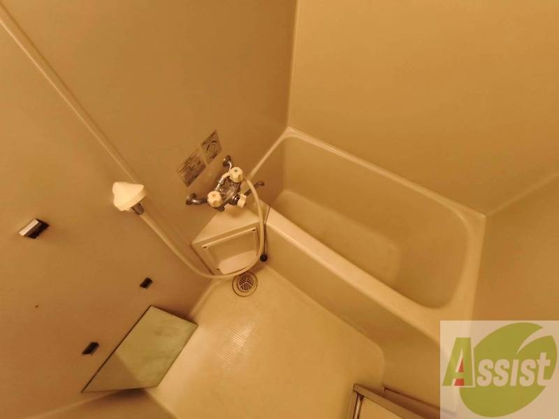 バス・シャワールーム　ユニットバスです。疲れを癒すのに欠かせませんね！