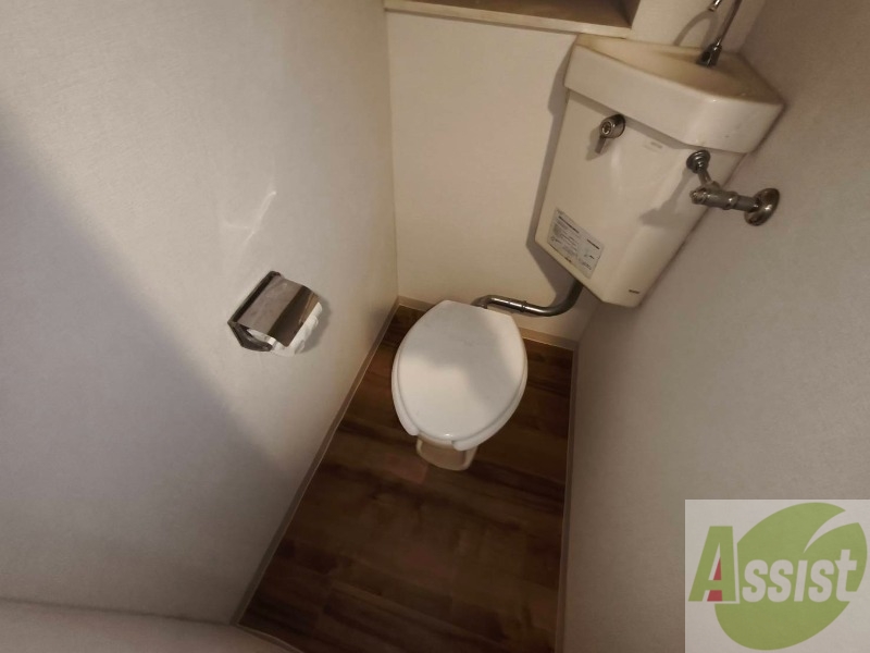 トイレ　こちらはトイレです。清潔感があり、安心して使用できます。