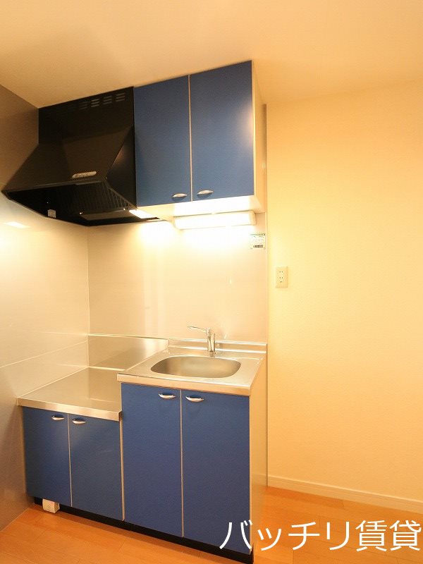 キッチン　別号室タイプの為、現状を優先いたします