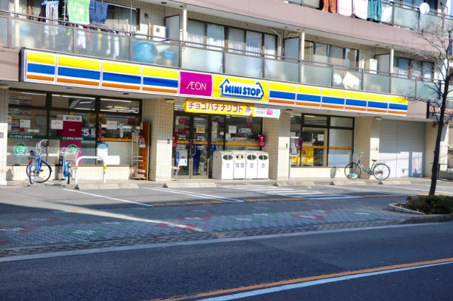 コンビニ　ミニストップ篠崎町1丁目店（コンビニ）まで390m