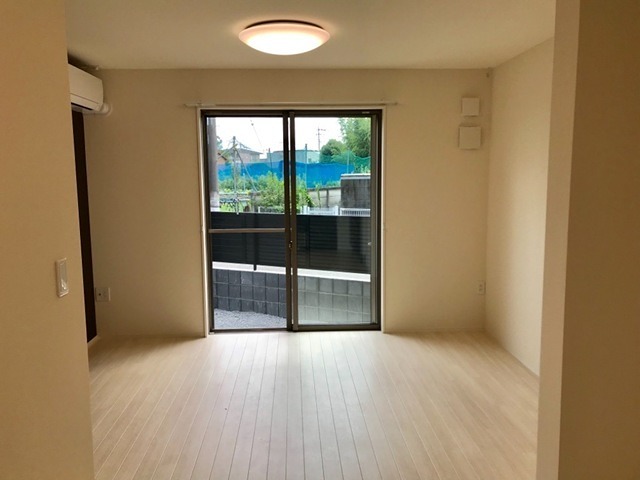 居室・リビング　明るいお部屋です