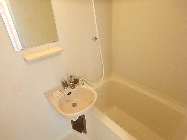 バス・シャワールーム　他号室の参考写真です。