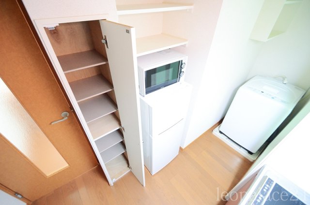 その他部屋・スペース　キッチンスペース横にも便利な収納有♪