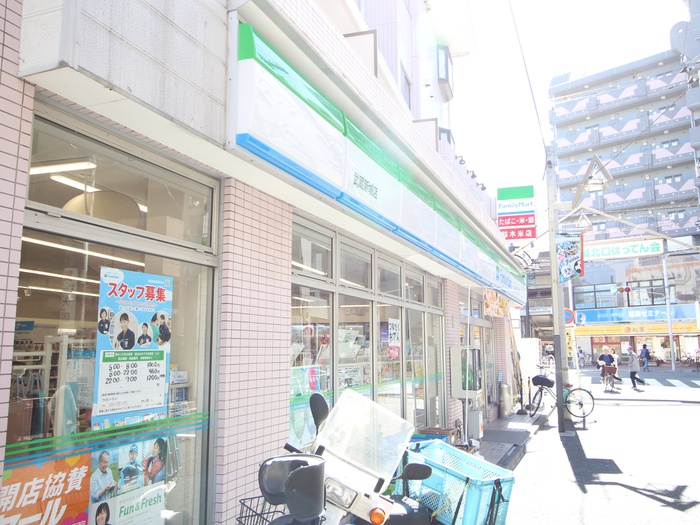 コンビニ　ファミリーマート（コンビニ）まで80m