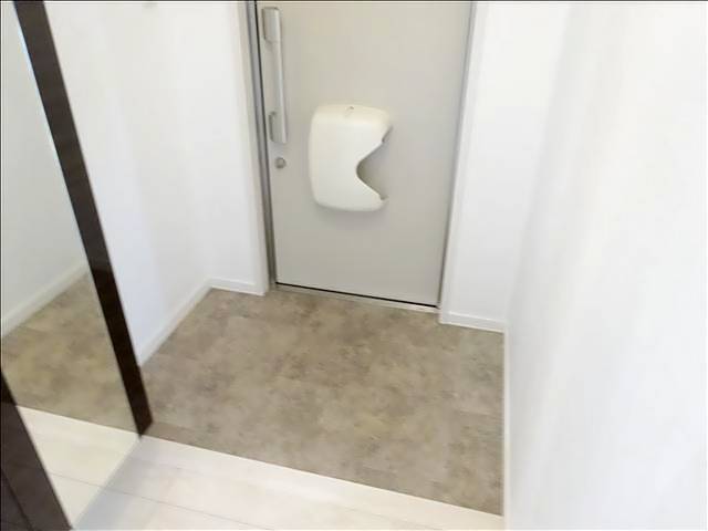 玄関　下駄箱完備