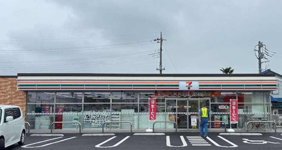 コンビニ　セブンイレブン（コンビニ）まで769m