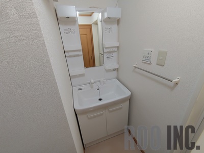 洗面設備　写真は反転のお部屋です