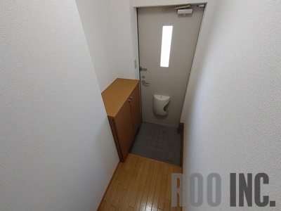 玄関　写真は反転のお部屋です