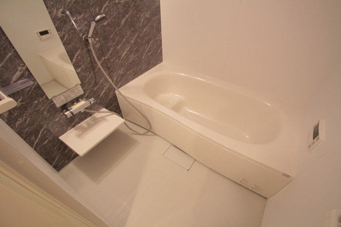 バス・シャワールーム　一坪風呂でゆったり入浴出来ます