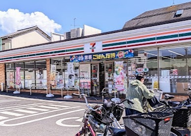 コンビニ　セブンイレブン 足立辰沼東店（コンビニ）まで186m