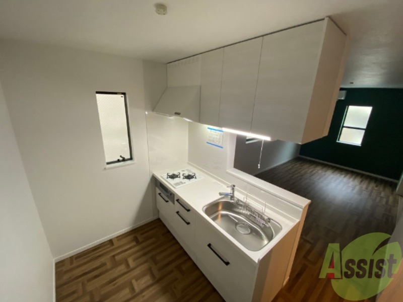 キッチン　ダイニング側とコミュニケーションがとりやすい対面タイプ