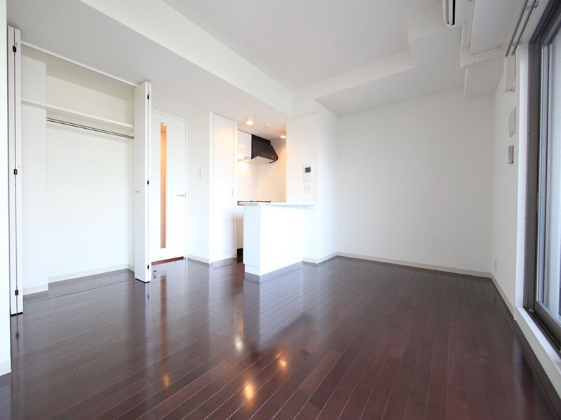 居室・リビング　洋室10.9帖　クローゼット付（収納充実してます）