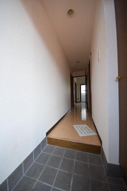 玄関　＊別部屋参考写真です。