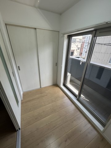 その他部屋・スペース　広くて明るい寝室