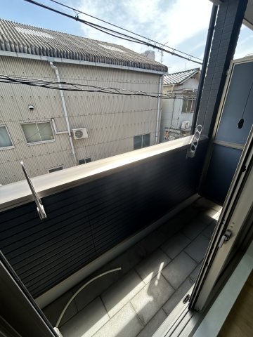 バルコニー　暖かな日差しのふりそそぐバルコニー