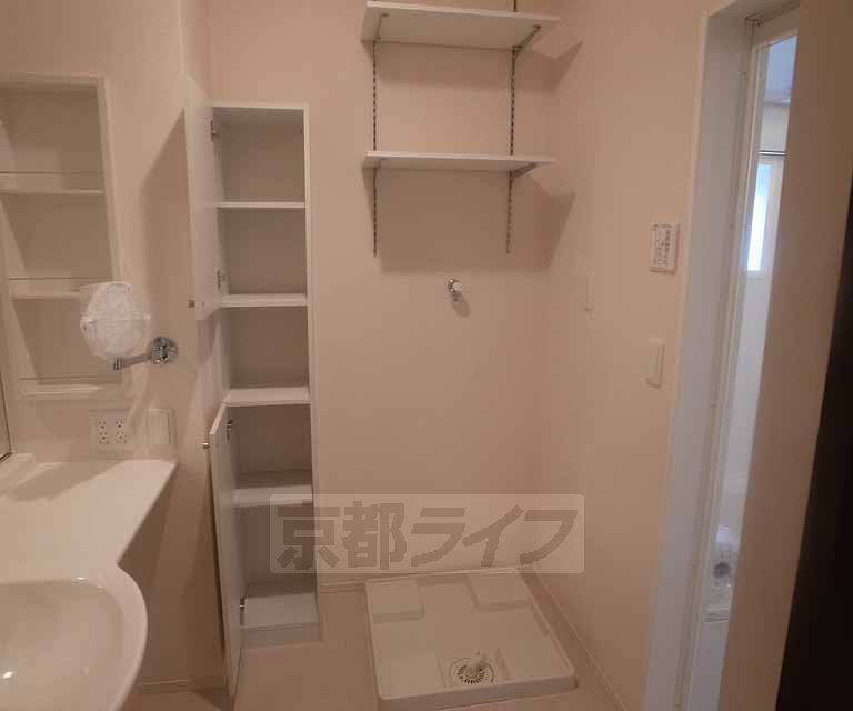 収納　生活雑貨などの収納に便利なスペースです・