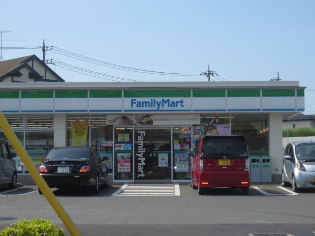 コンビニ　ファミリーマート（コンビニ）まで470m