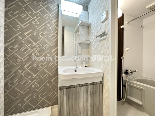 洗面設備　※同物件他部屋写真　反転場合有　現状優先