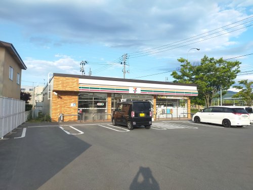 コンビニ　セブンイレブン青森浜館1丁目店（コンビニ）まで528m
