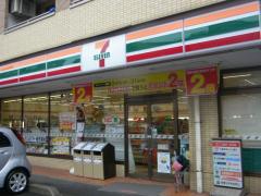 コンビニ　セブンイレブン 足立綾瀬4丁目店（コンビニ）まで295m