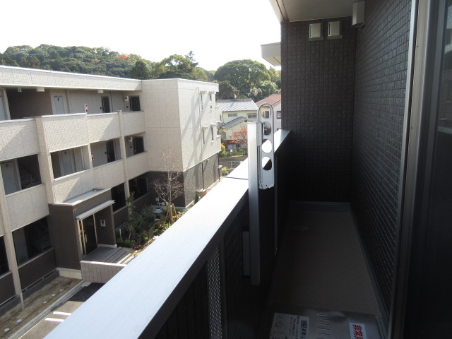 バルコニー　東向きで日当たり良好です。