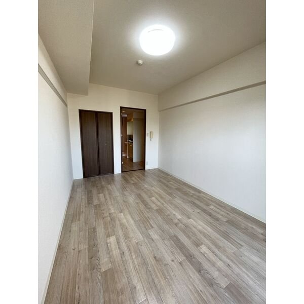 居室・リビング　内装のきれいなお部屋です