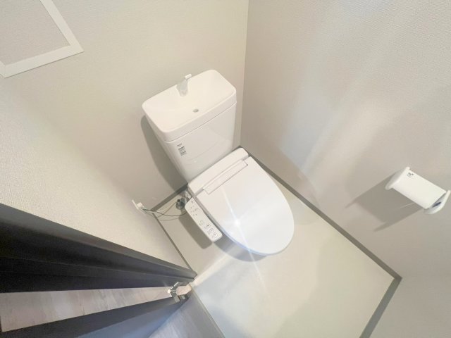 トイレ　綺麗なトイレにはウォシュレット標準装備です。