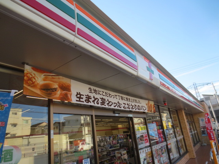 コンビニ　セブンイレブン（コンビニ）まで300m