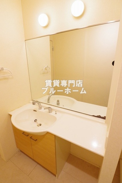 洗面設備　広くて使いやすい独立洗面台！