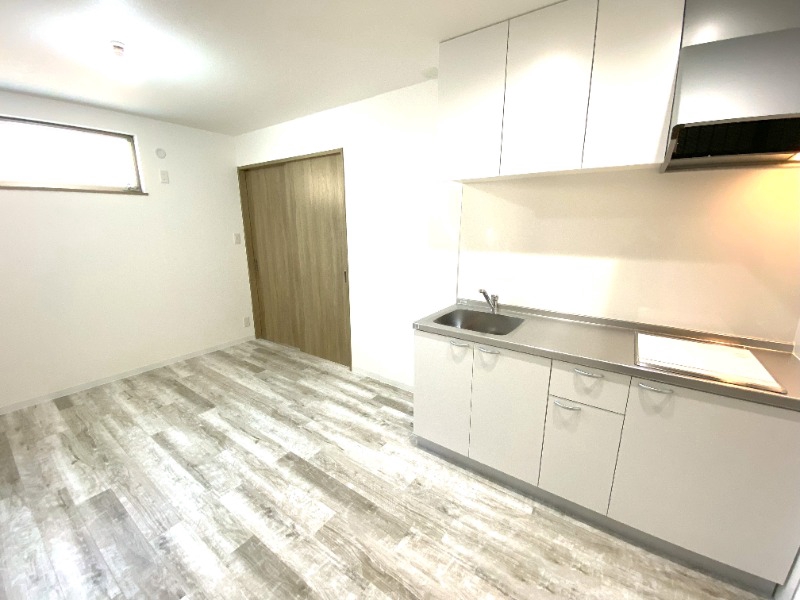 居室・リビング　白を基調にした明るいお部屋です。