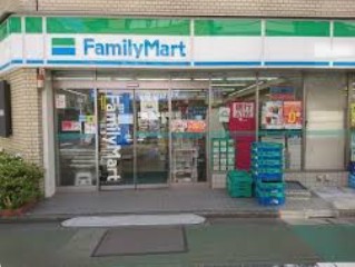 コンビニ　ファミリーマート神田神保町一丁目店（コンビニ）まで136m