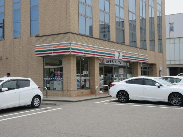 コンビニ　ファミリーマート石川県庁前店（コンビニ）まで630m