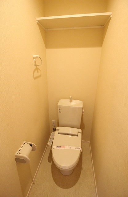 トイレ　別の部屋の写真です（反転タイプ）