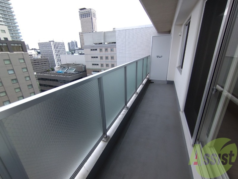 バルコニー　こちらはバルコニーになります。風通しも良さそうです。