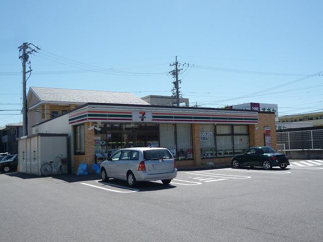 コンビニ　セブンイレブン（コンビニ）まで900m
