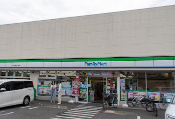 コンビニ　ファミリーマート 大田千鳥三丁目店（コンビニ）まで764m