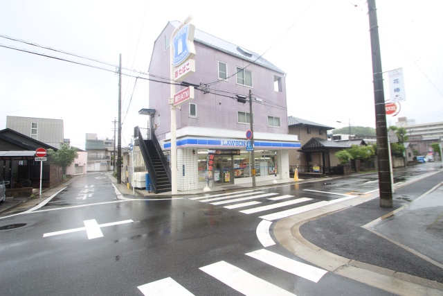 コンビニ　ローソン　北区柳原店（コンビニ）まで500m