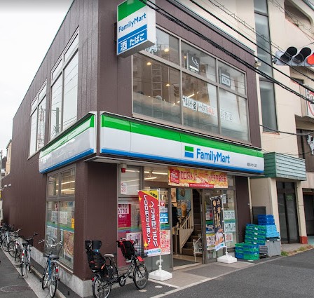 コンビニ　ファミリーマート 鶴見みかど店（コンビニ）まで190m