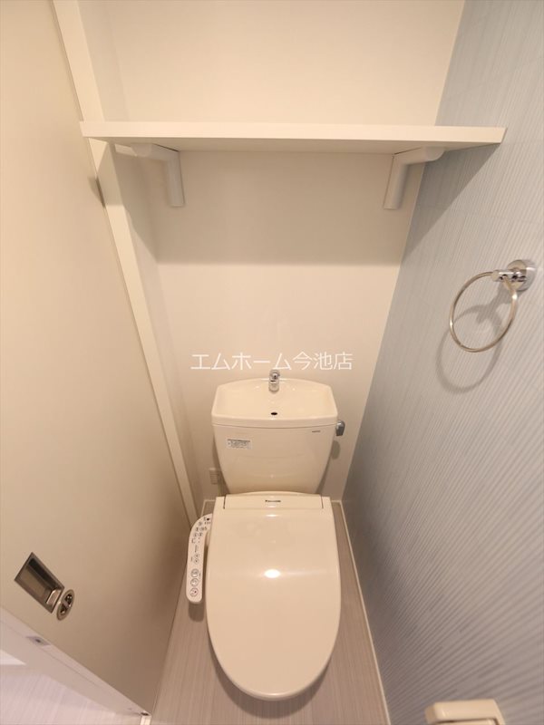 トイレ　温水暖房洗浄便座付トイレ