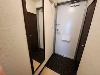 玄関　実際のお部屋と異なる場合がございます。