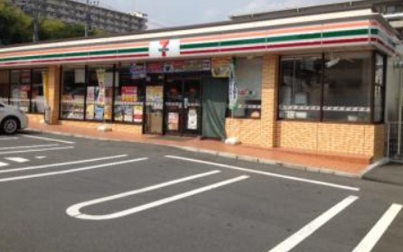 コンビニ　セブンイレブン 多摩ニュータウン通り店（コンビニ）まで163m