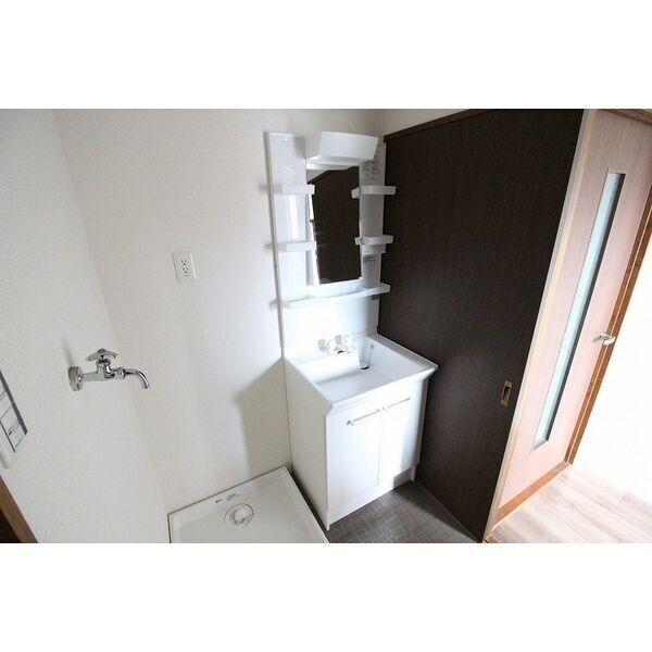 洗面設備　※同建物内別室の参考写真です、内装が異なる場合がございます